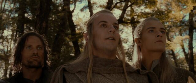 Le seigneur des anneaux : la communauté de l'anneau - Photos et affiches. 10 Elijah Wood Ian McKellen et Viggo Mortensen dans Le seigneur des anneaux : la communauté de l'anneau 2001