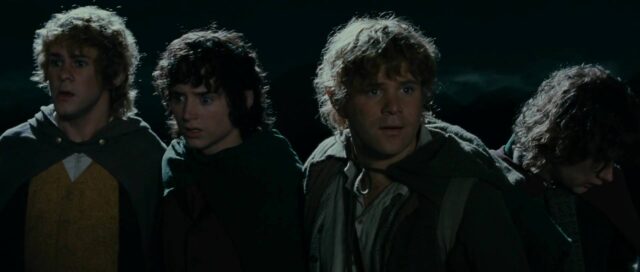 Le seigneur des anneaux : la communauté de l'anneau - Photos et affiches. 14 Elijah Wood Ian McKellen et Viggo Mortensen dans Le seigneur des anneaux : la communauté de l'anneau 2001
