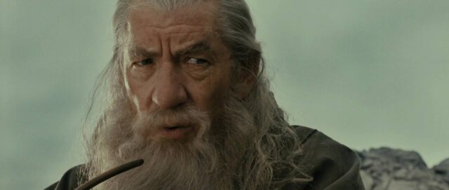 Le seigneur des anneaux : la communauté de l'anneau - Photos et affiches. 16 Elijah Wood Ian McKellen et Viggo Mortensen dans Le seigneur des anneaux : la communauté de l'anneau 2001