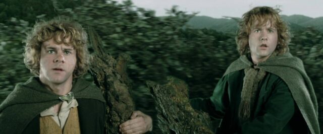 Le seigneur des anneaux : les deux tours - Photos et affiches. 40 Elijah Wood Ian McKellen et Viggo Mortensen dans Le seigneur des anneaux : les deux tours 2002