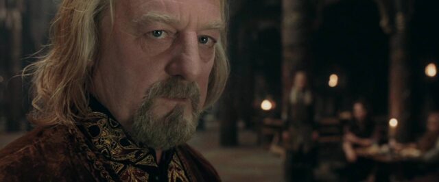 Le seigneur des anneaux : les deux tours - Photos et affiches. 45 Elijah Wood Ian McKellen et Viggo Mortensen dans Le seigneur des anneaux : les deux tours 2002