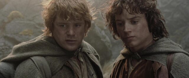Le seigneur des anneaux : les deux tours - Photos et affiches. 51 Elijah Wood Ian McKellen et Viggo Mortensen dans Le seigneur des anneaux : les deux tours 2002
