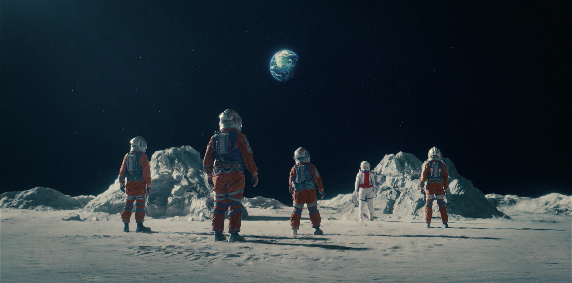 Isaiah Russell-Bailey et Mckenna Grace dans Le cratère 2023