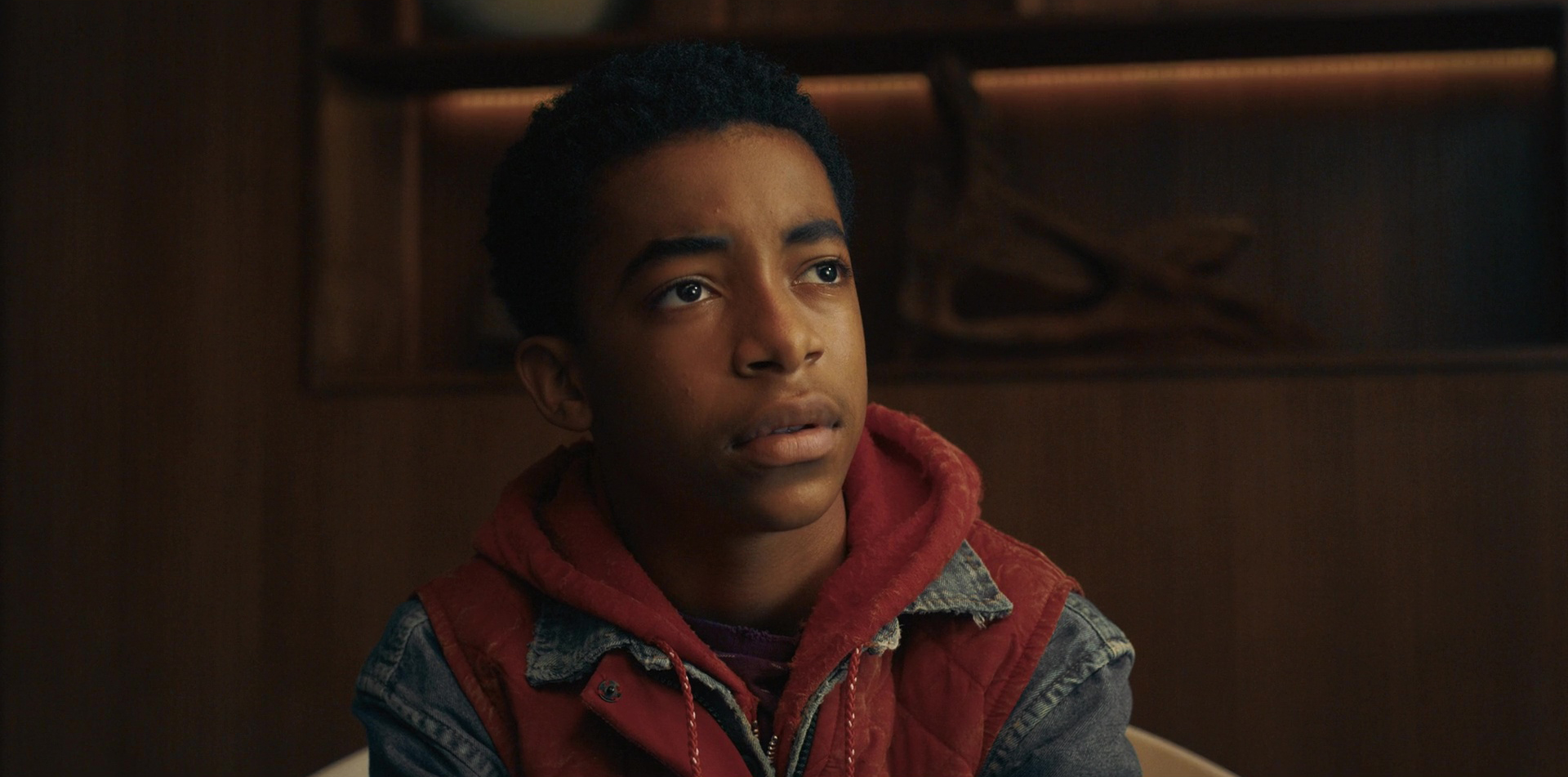 Isaiah Russell-Bailey et Mckenna Grace dans Le cratère 2023