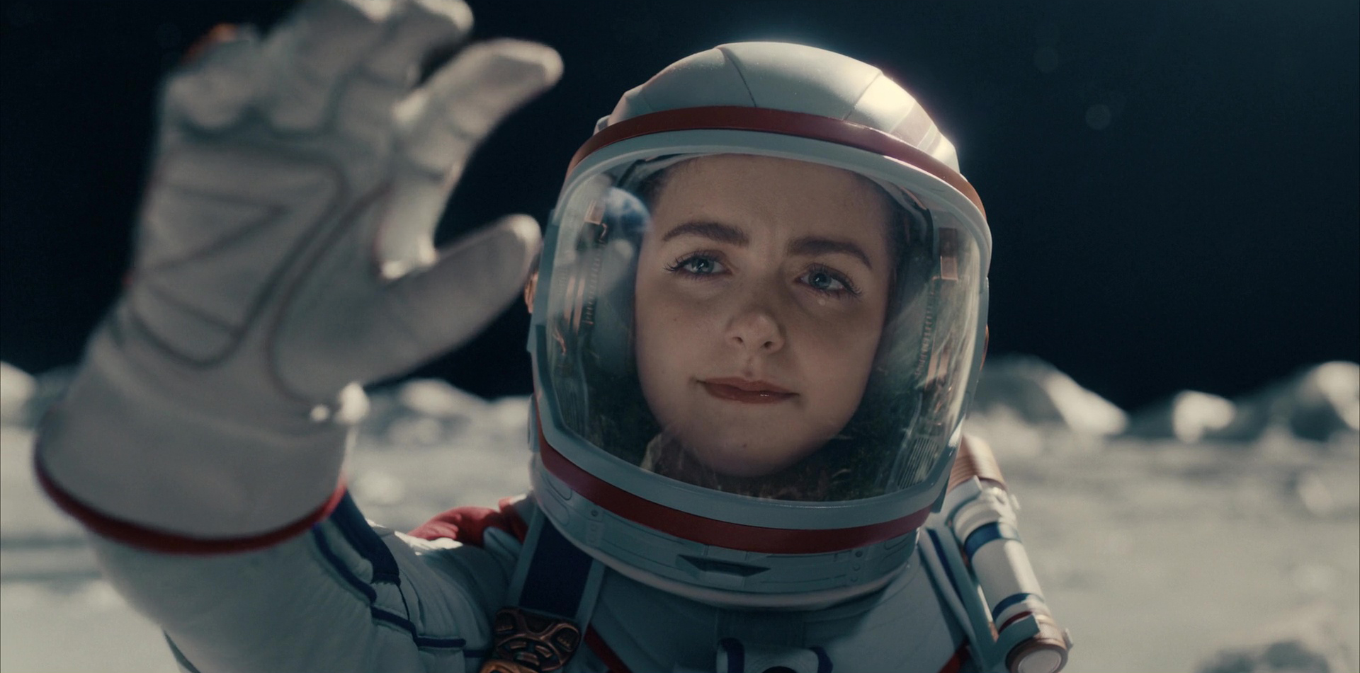 Isaiah Russell-Bailey et Mckenna Grace dans Le cratère 2023