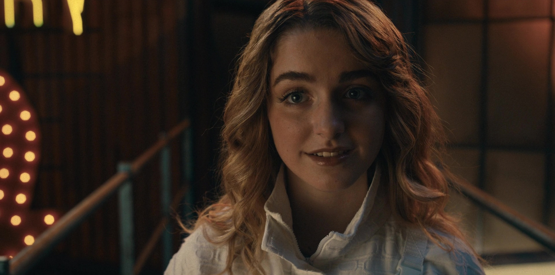 Isaiah Russell-Bailey et Mckenna Grace dans Le cratère 2023