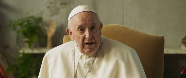 image conversation pape amen francisco reponde