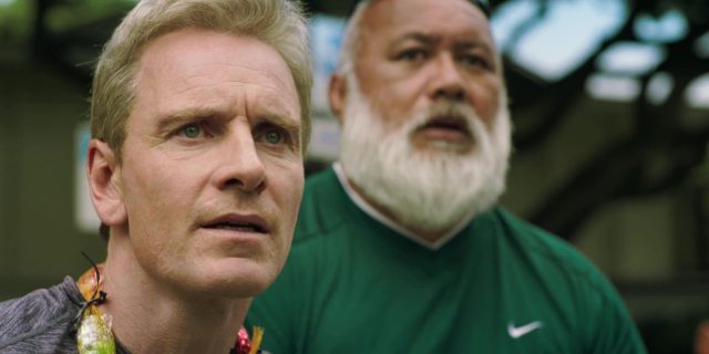 Une équipe de rêve. 4 Michael Fassbender et Oscar Kightley dans Une équipe de rêve Next goal wins 2023