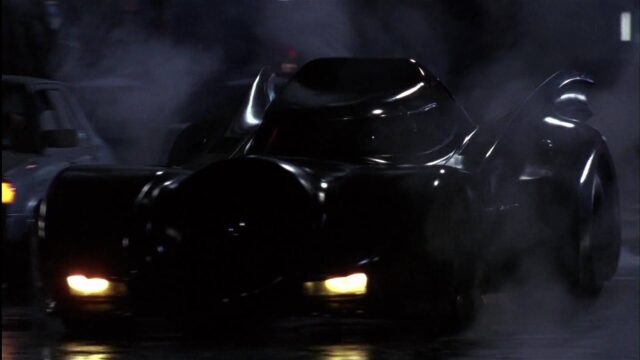 Batman : le défi - Photos et affiches. 11 Michael Keaton Danny DeVito et Michelle Pfeiffer dans Batman : le défi 1992