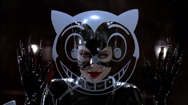 Batman : le défi - Photos et affiches. 19 Michael Keaton Danny DeVito et Michelle Pfeiffer dans Batman : le défi 1992