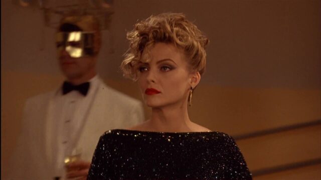 Batman : le défi - Photos et affiches. 22 Michael Keaton Danny DeVito et Michelle Pfeiffer dans Batman : le défi 1992