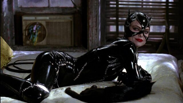 Batman : le défi - Photos et affiches. 23 Michael Keaton Danny DeVito et Michelle Pfeiffer dans Batman : le défi 1992