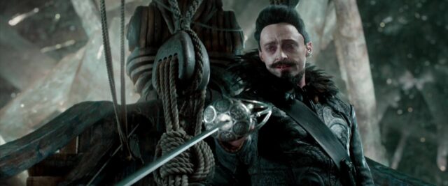 Levi Miller et Hugh Jackman dans Pan 2015
