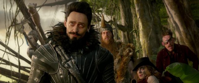 Levi Miller et Hugh Jackman dans Pan 2015