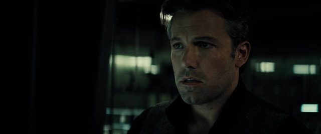 Batman v Superman : l'aube de la justice - Photos et affiches. 31 image batman superman aube justice down
