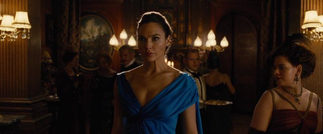 Wonder Woman - Photos et affiches. 39 image wonder woman