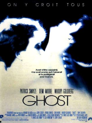 Ghost - Streaming. 11 Affiche Poster de Ghost avec Patrick Swayze Demi Moore et Whoopi Goldberg 1990