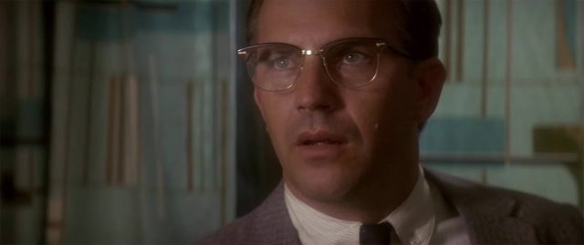 JFK. 2 Kevin Costner Tommy Lee Jones et Gary Oldman dans JFK 1991