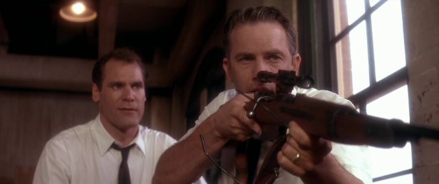 JFK. 4 Kevin Costner Tommy Lee Jones et Gary Oldman dans JFK 1991