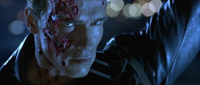 Terminator 2 : le jugement dernier. 5 Arnold Schwarzenegger et Linda Hamilton dans Terminator 2 : le jugement dernier 1991
