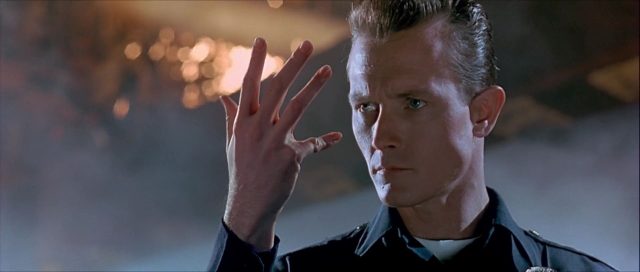Terminator 2 : le jugement dernier - Photos et affiches. 16 Arnold Schwarzenegger et Linda Hamilton dans Terminator 2 : le jugement dernier 1991