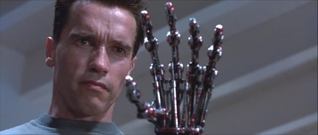Terminator 2 : le jugement dernier - Photos et affiches. 18 Arnold Schwarzenegger et Linda Hamilton dans Terminator 2 : le jugement dernier 1991