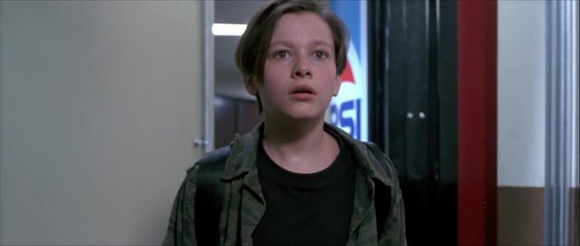 Terminator 2 : le jugement dernier - Photos et affiches. 28 Arnold Schwarzenegger et Linda Hamilton dans Terminator 2 : le jugement dernier 1991