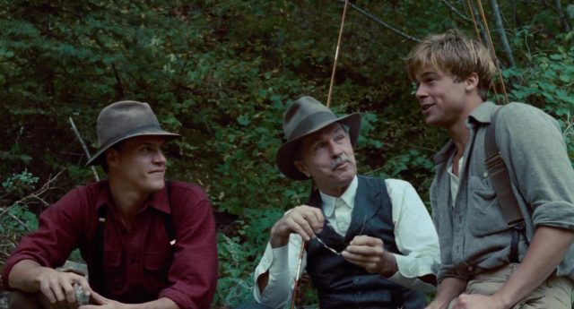 Et au milieu coule une rivière - Photos et affiches. 18 Brad Pitt dans Et au milieu coule une rivière A River Runs Through It 1992