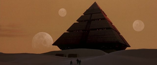 Stargate, la porte des étoiles - Photos et affiches. 14 Kurt Russell et James Spader dans Stargate, la porte des étoiles 1994