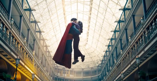 Superman (2025) - Photos et affiches. 37 David Corenswet Rachel Brosnahan et Nicholas Hoult dans Superman 2025