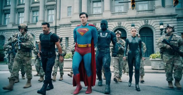 Superman (2025) - Photos et affiches. 48 David Corenswet Rachel Brosnahan et Nicholas Hoult dans Superman 2025