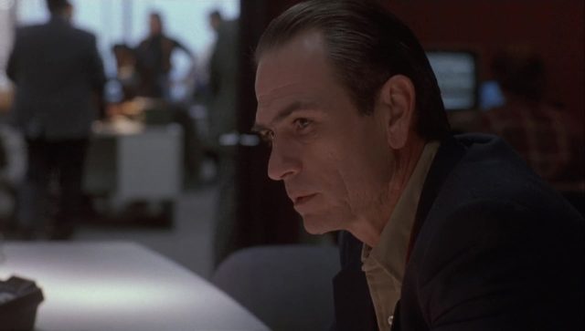 Le fugitif - Photos et affiches. 6 Harrison Ford et Tommy Lee Jones dans Le fugitif 1993