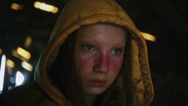 La légende d'Ochi - Photos et affiches. 8 Willem Dafoe et Emily Watson dans La légende d'Ochi 2025