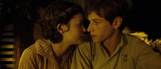 Audrey Tautou dans Un long dimanche de fiançailles 2004
