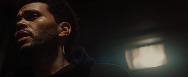 Abel Tesfaye et Jenna Ortega dans Hurry up tomorrow 2025