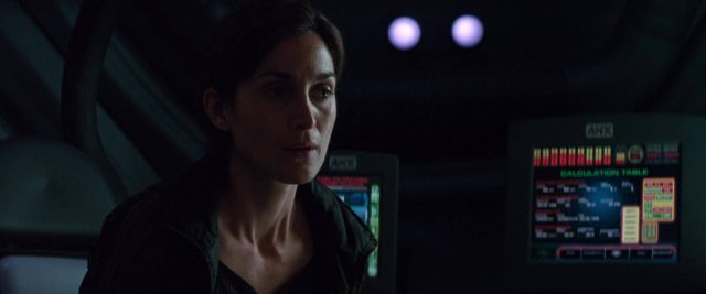 Carrie-Anne Moss et Val Kilmer dans Planète rouge Red planet 2000