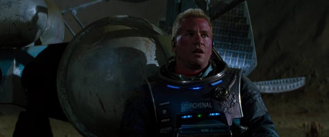 Carrie-Anne Moss et Val Kilmer dans Planète rouge Red planet 2000