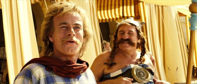 Astérix aux Jeux Olympiques - Photos et affiches. 17 Clovis Cornillac Gérard Depardieu et Benoît Poelvoorde dans Astérix aux Jeux Olympiques 2008
