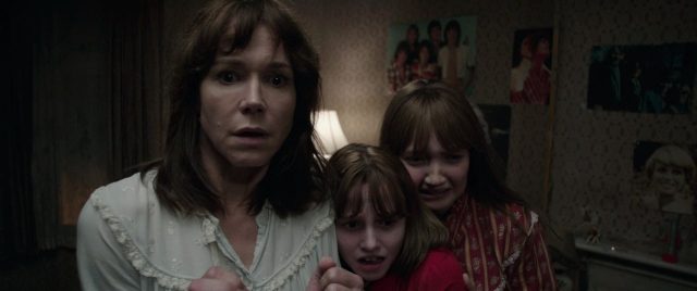 Conjuring 2 : le cas Enfield - Photos et affiches. 11 Vera Farmiga et Patrick Wilson dans Conjuring 2 : le cas Enfield 2016