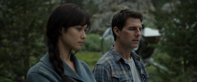 Oblivion. 24 Tom Cruise et Olga Kurylenko dans Oblivion 2013