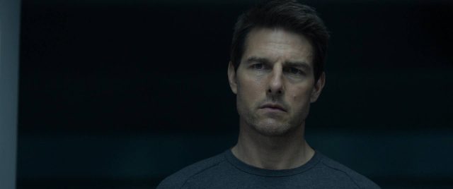 Oblivion. 29 Tom Cruise et Olga Kurylenko dans Oblivion 2013