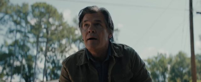 Évanouis. 4 Josh Brolin et Julia Garner dans Évanouis Weapons 2025
