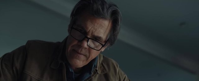 Évanouis. 6 Josh Brolin et Julia Garner dans Évanouis Weapons 2025
