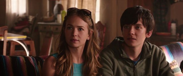 Un monde entre nous - Photos et affiches. 7 Asa Butterfield et Britt Robertson dans Un monde entre nous The Space Between Us 2017
