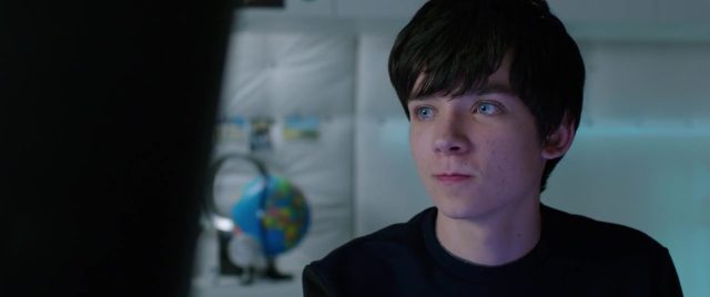 Un monde entre nous - Photos et affiches. 10 Asa Butterfield et Britt Robertson dans Un monde entre nous The Space Between Us 2017
