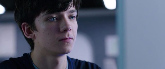 Un monde entre nous - Photos et affiches. 11 Asa Butterfield et Britt Robertson dans Un monde entre nous The Space Between Us 2017