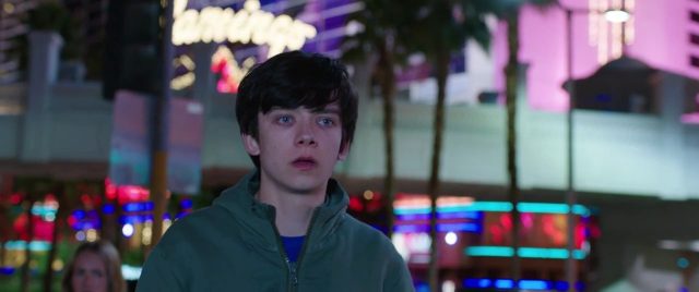 Un monde entre nous - Photos et affiches. 6 Asa Butterfield et Britt Robertson dans Un monde entre nous The Space Between Us 2017