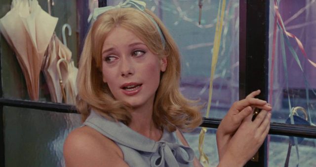 Catherine Deneuve dans Les parapluies de Cherbourg 1964