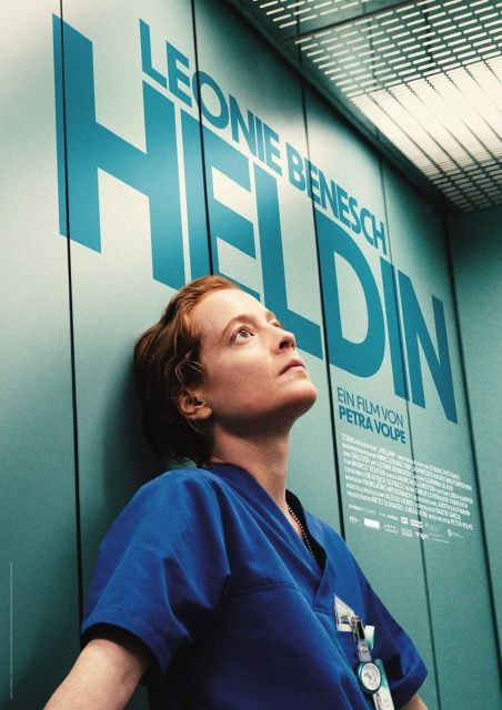 En première ligne - Photos et affiches. 2 Affiche Poster de En première ligne Heldin 2025