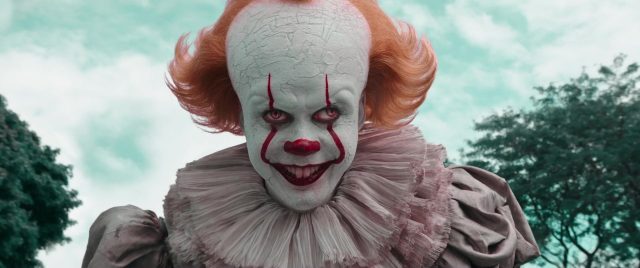 Ça : chapitre 2. 2 Bill Skarsgård James McAvoy et Jessica Chastain dans Ça : Chapitre 2 It 2019